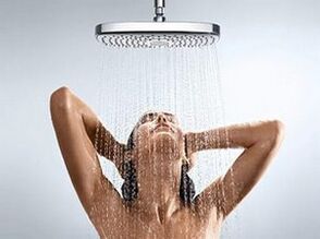 Pomocí sprchy můžete provádět masáž, která zvětšuje poprsí
